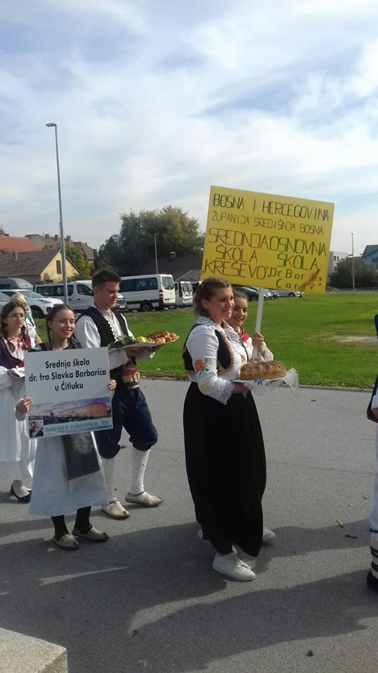 Kreševski osnovci i srednjoškolci na svehrvatskoj smotri "Dani kruha - dani zahvalnosti za plodove zemlje" u Kutini