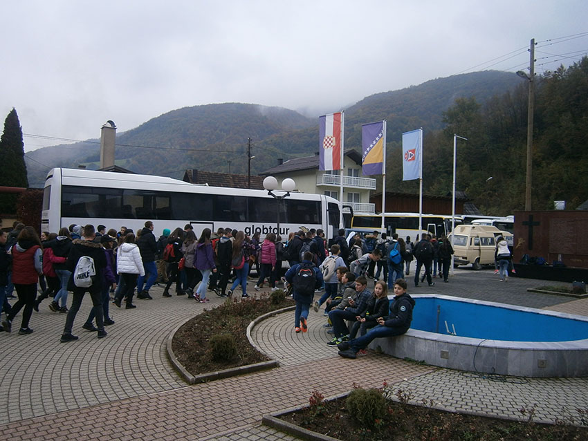 Učenici KŠC Travnik u posjetu Deževicama, njihovi kolege iz Sarajeva u posjetu Kreševu