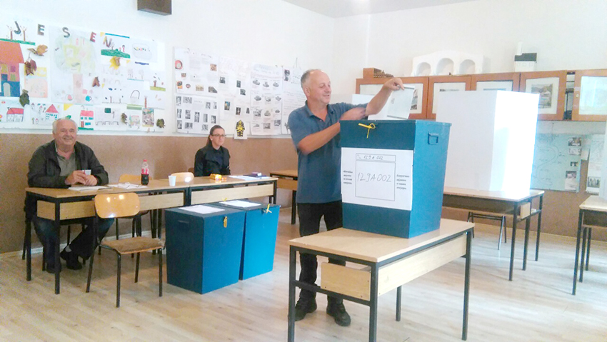 Izbori prolaze mirno, izlaznost oko 40 posto