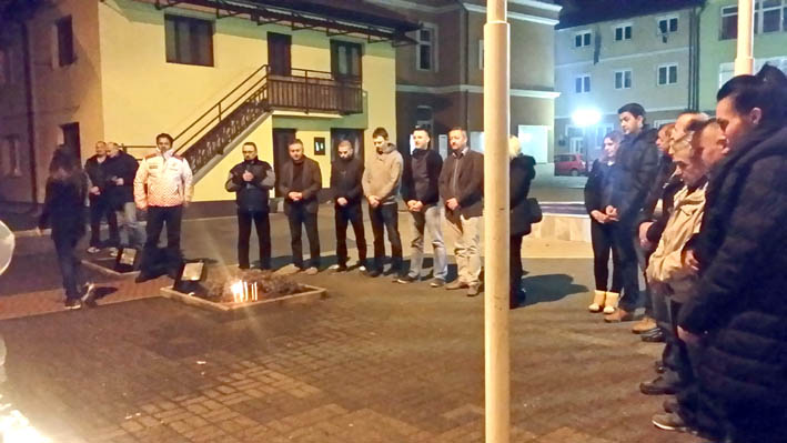 Zapaljene svijeće u znak sjećanja na herojsku obranu Vukovara