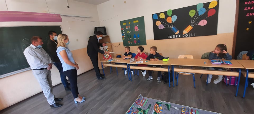 Načelnik Pejak posjetio prvašiće i prigodno ih darovao