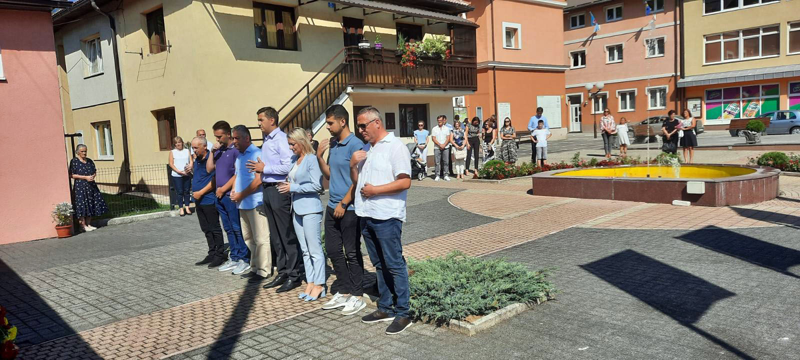 Položeni vijenci i, zapaljene svijeće i izmoljeno opijelo za poginule i nestale branitelje