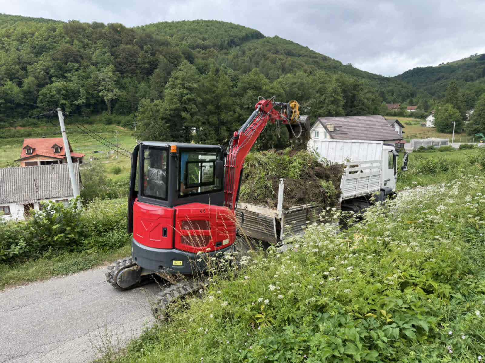 U tijeku radovi na čišćenju kanala i uređenju lokalnog puta prema Volujku