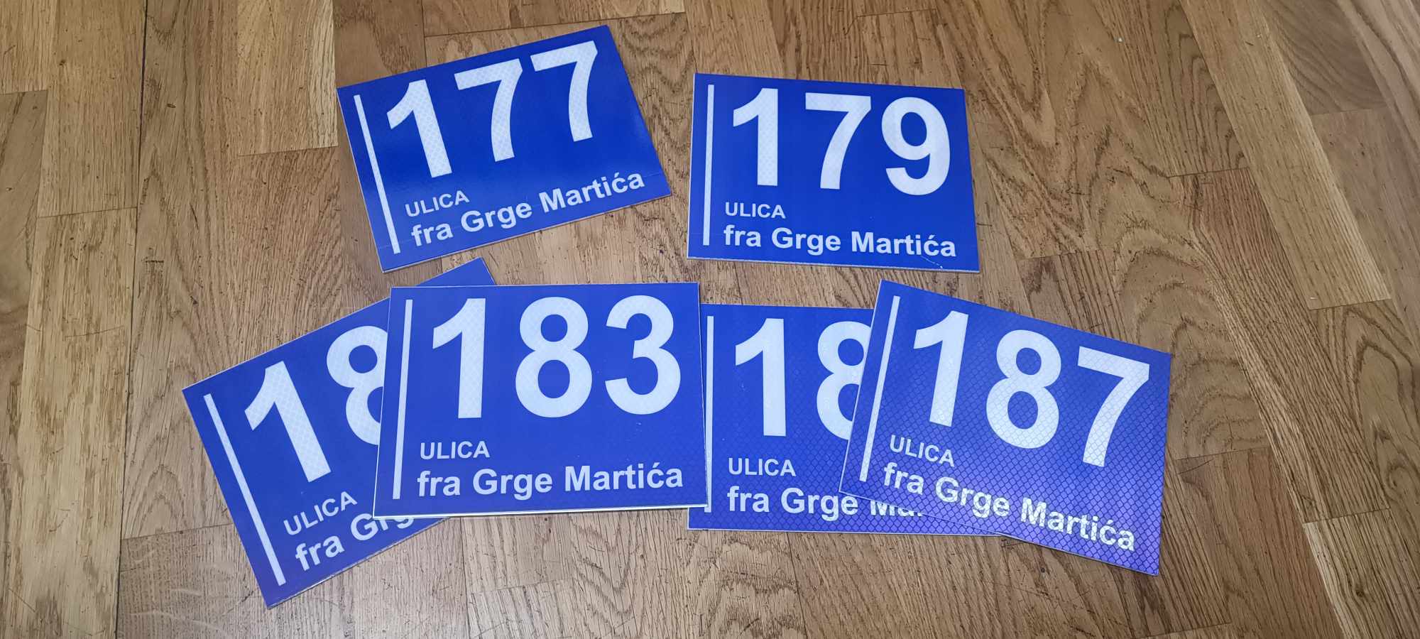 Od sutra počinje podjela pločica s kućnim brojevima. Pozivaju se vlasnici nekretnina iz ulice Fra Grge Martića.