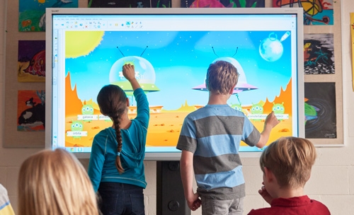 primary-school-classroom-smart-board-40703.jpg